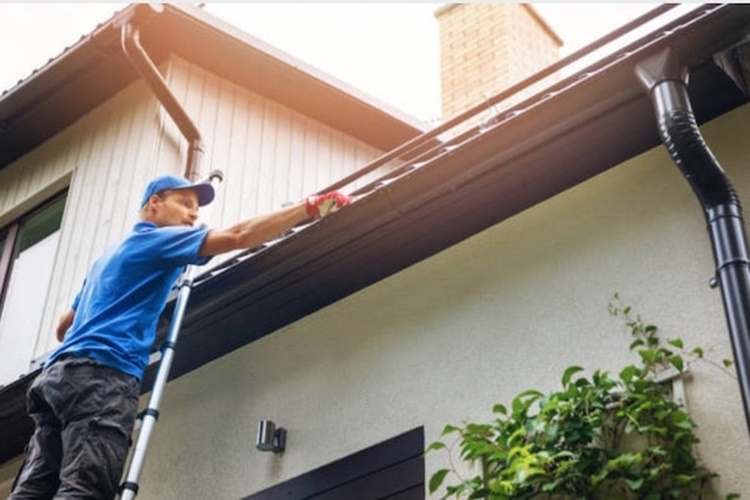 Why is Commercial Gutter Cleaning a Good Service to Use?