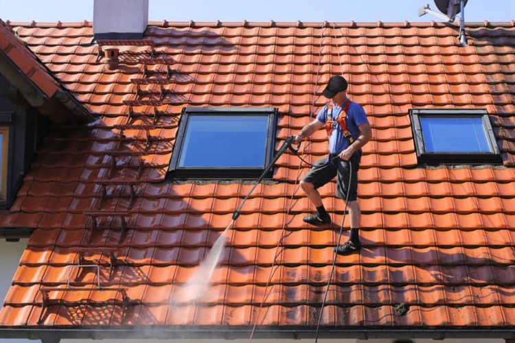 You Cannot Afford to Go Without Gutter Cleaning in London